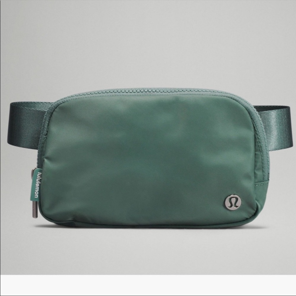 *NWT* Tidewater teal everywhere belt bag